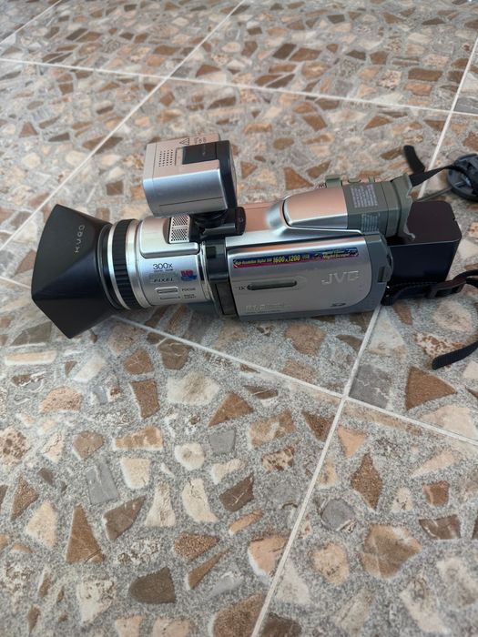 Продам відеокамеру miniDV JVC GR-DV5000AG