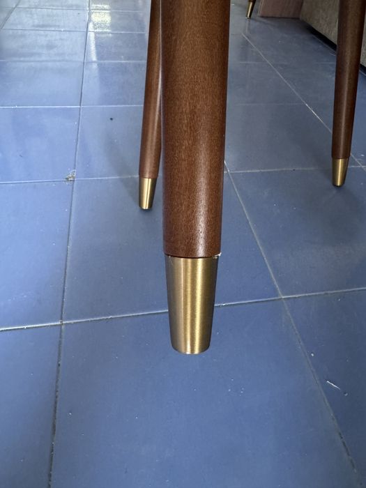 Cadeira nova fabricada à medida  do cliente