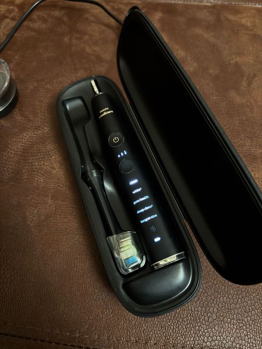 Звукова зубна щітка Philips Sonicare 
DiamondClean 9000