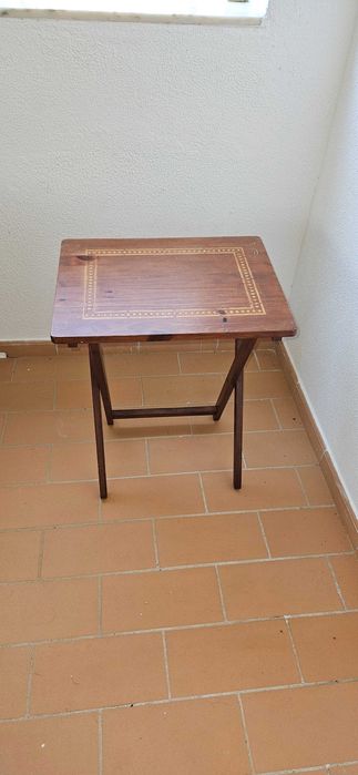 Mesa de Chá ou apoio desdobrável - Castanha / Mogno