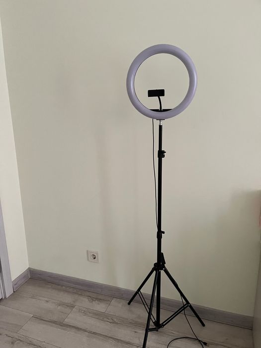 Кільцева лампа з штативом