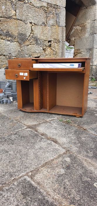 mesa de estudo e secretária