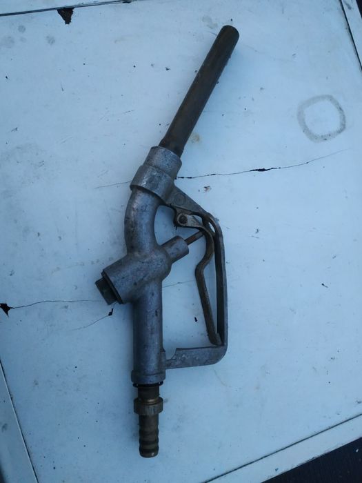 пістолет для АЗС , бак паливний Т - 74 , бочки різні