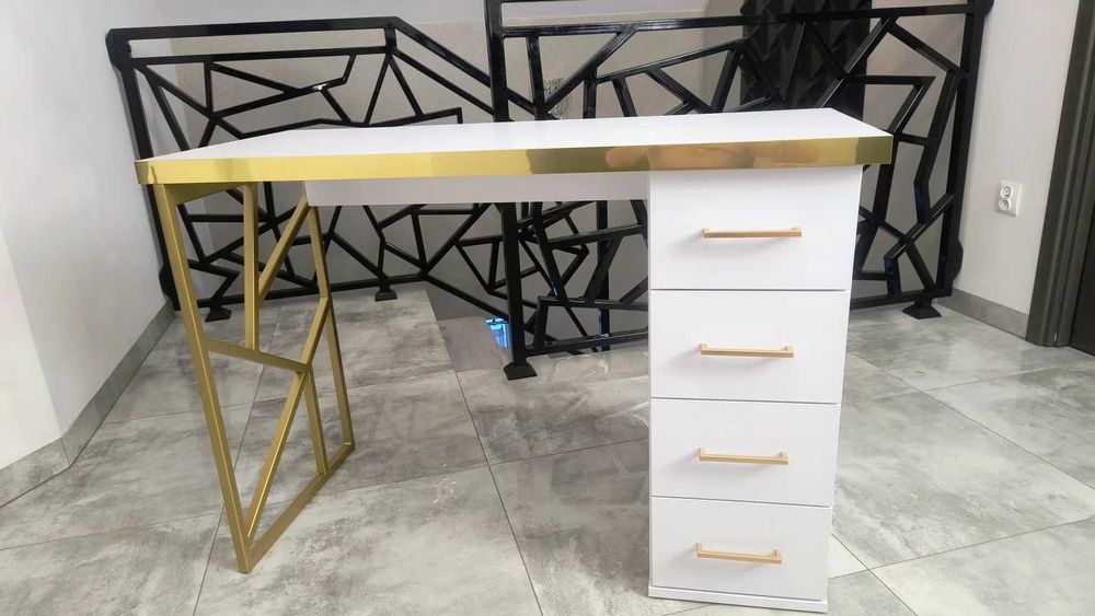 Biurko kosmetyczne manicure z frontem Ryflowanym