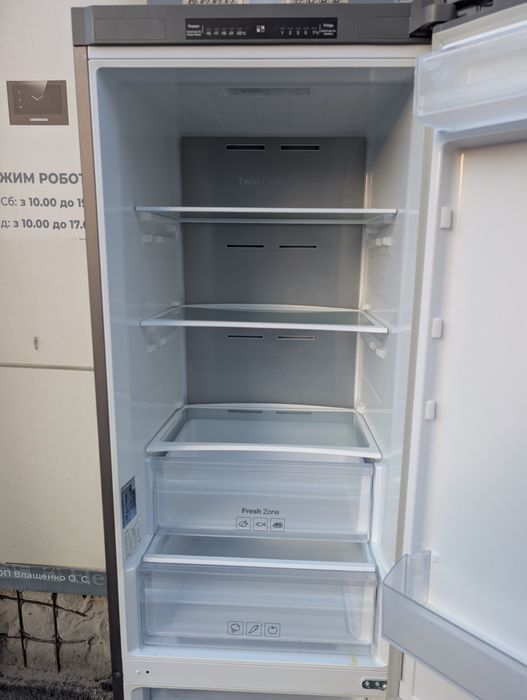 Холодильник Samsung NoFrost 60/60/200