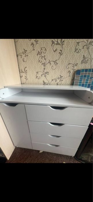 Кроватка і комод