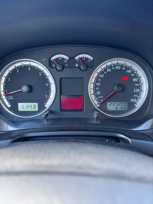 Фольксваген гольф IV 1.4L.2003