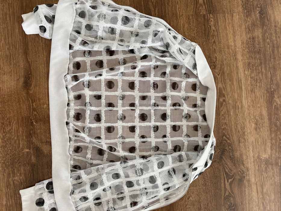 Przeźroczysta biała w grochy narzuta rozm. S