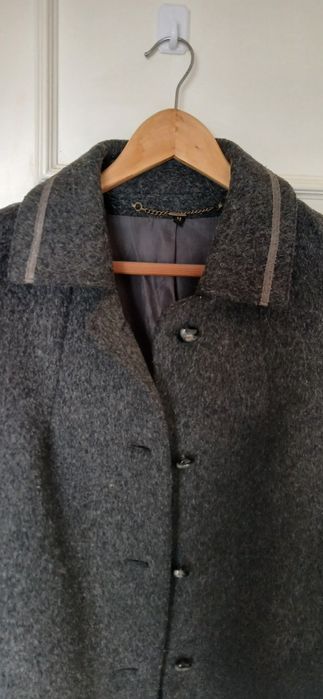 Casaco comprido cinzento