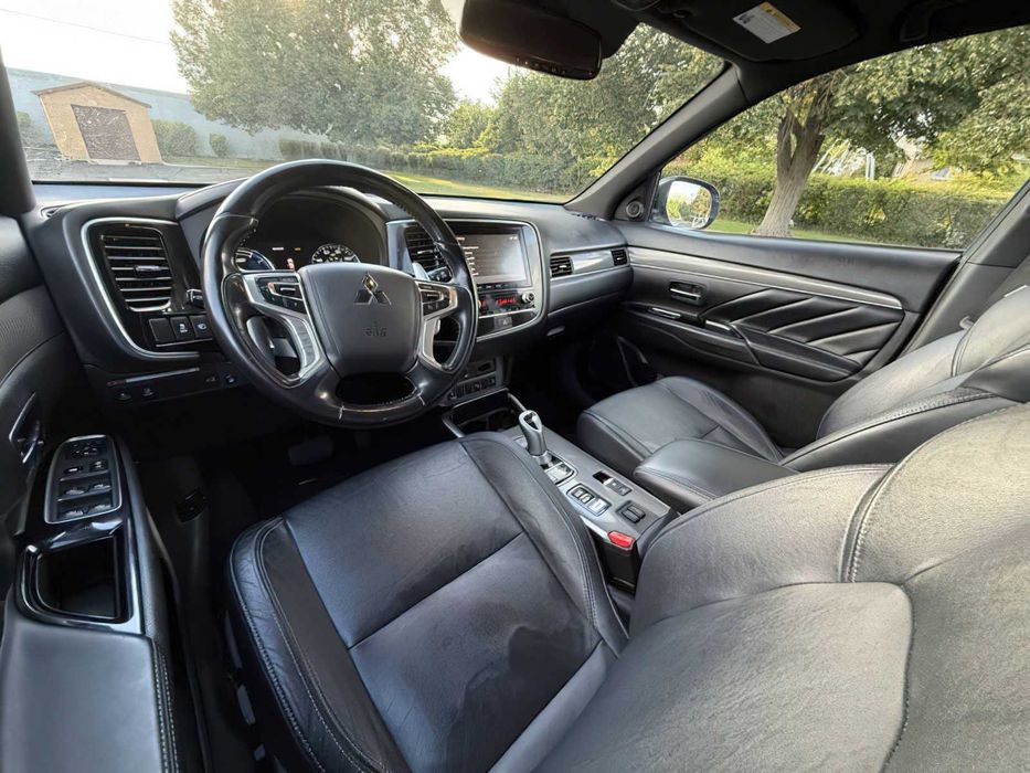 Mitsubishi Outlander PHEV SEL      2022
