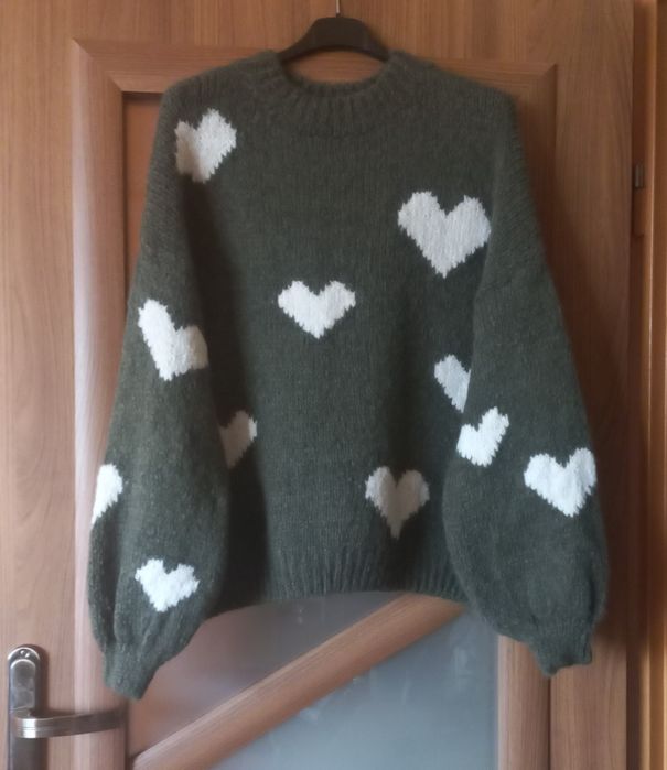 Sweter oversize włoski khaki w serca
