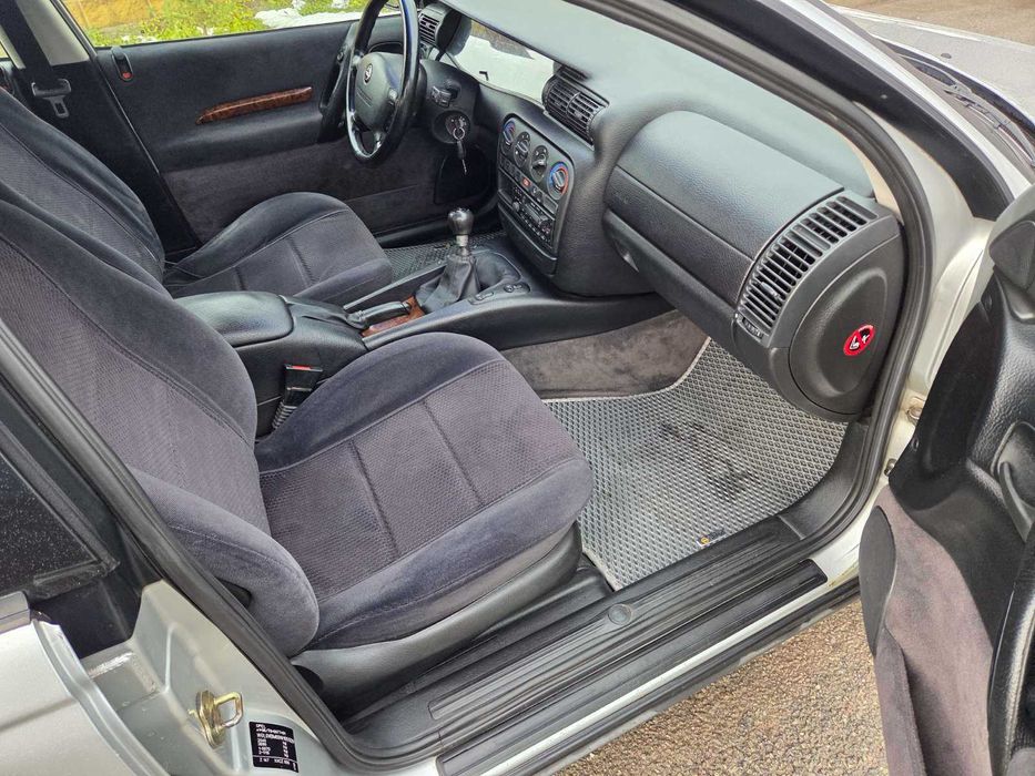 В Ідеальному стані  OPEL OMEGA.