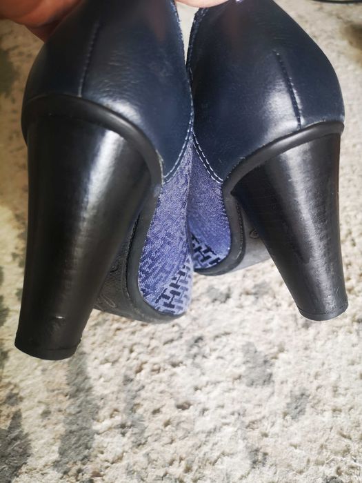Tommy Hilfiger granatowe czółenka 36