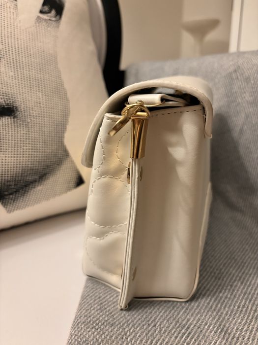 Mala nova branca com alça à tiracolo