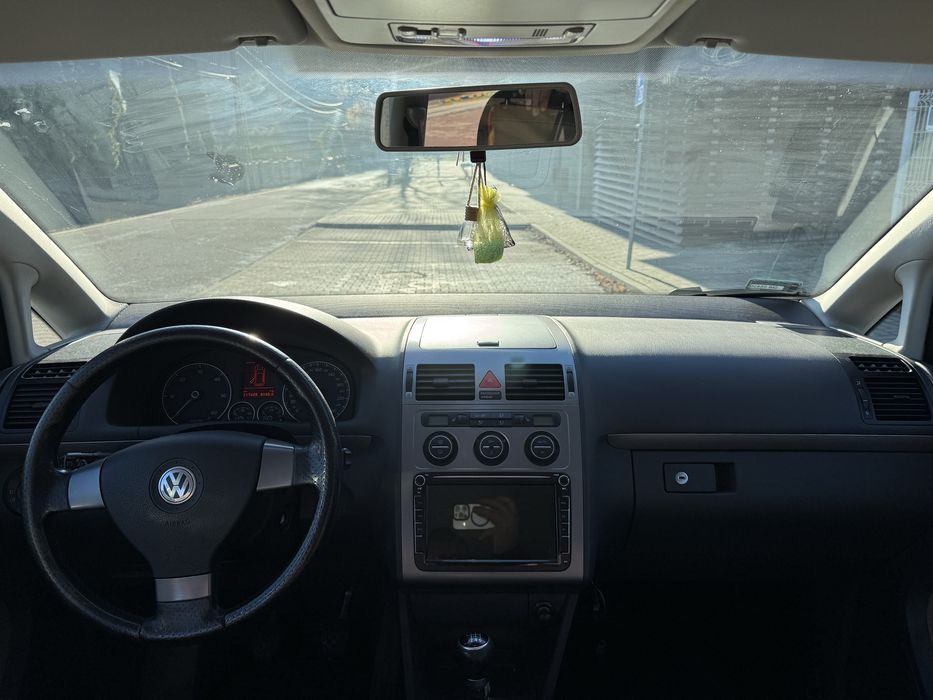 Volkswagen Touran Cross 7 Osobowy Webasto Postojowe