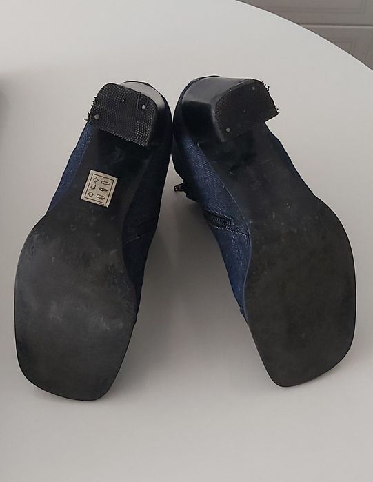 Botas de ganga escura com salto médio. T37