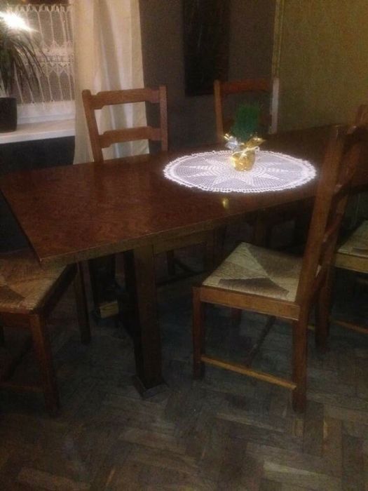 Stół dębowy- idealny do salonu czy lokalu