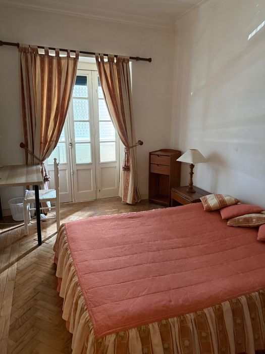 Quarto para alugar a estudante