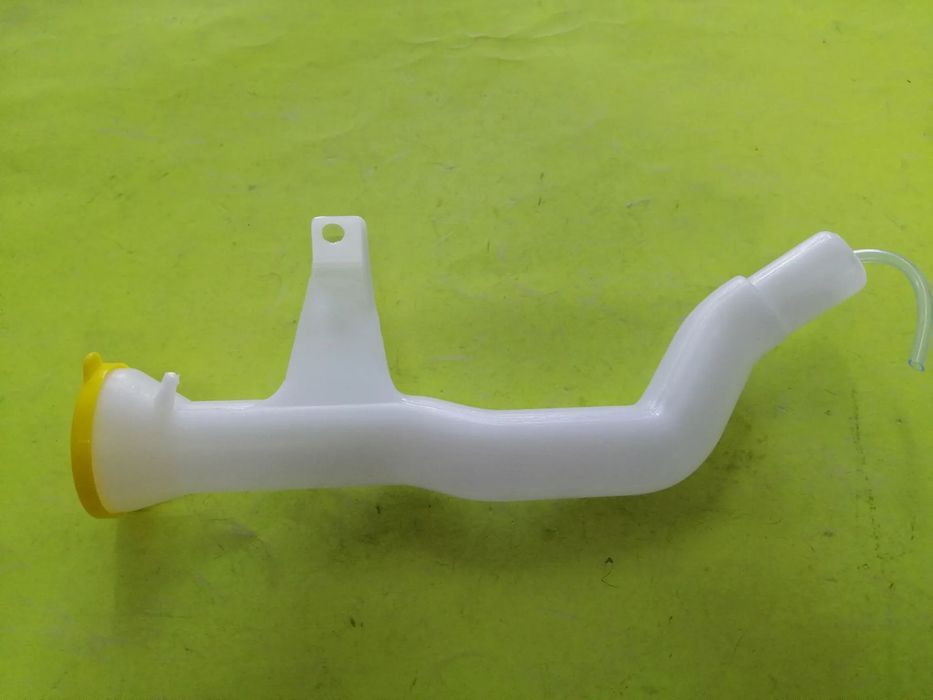 Tubo do depósito da água do limpa vidros da Nissan Pickup D22 NOVO