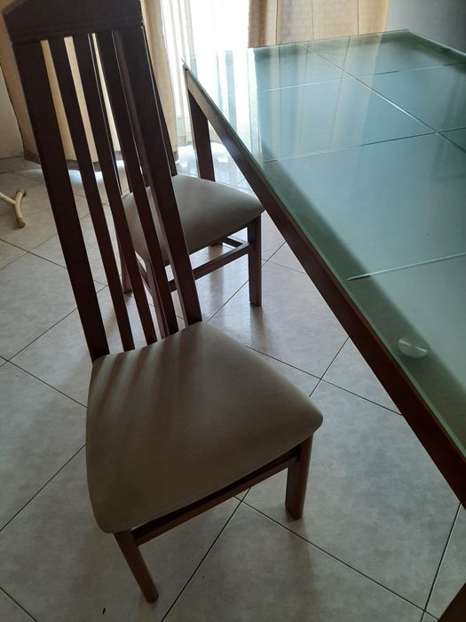 Esta como nova não posso dar garantia de um movel que comprei ha 4 ano