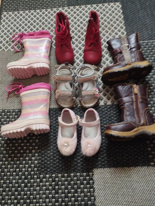 Взуття дитяче літнє і зимове