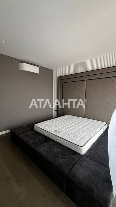 В продаже добротный дом в Совиньоне 4 спальни, бассейн