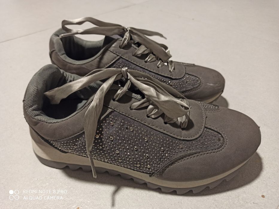 Buty sportowe 37 ze wstążkami i dżetami