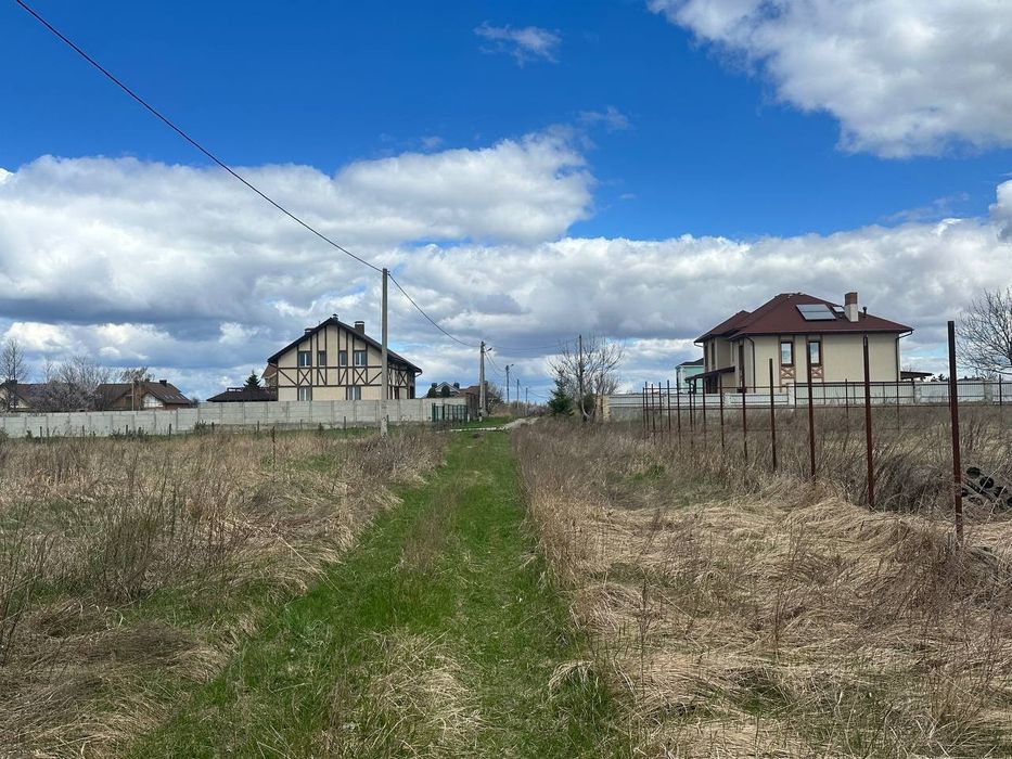 Продам будиночок та земельну ділянку в с.Петровське