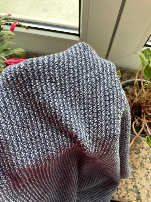 Sweter w serek Montego