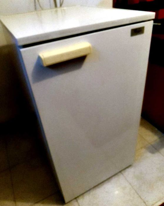 Minifrigorífico Whirlpool (usado), com congelador