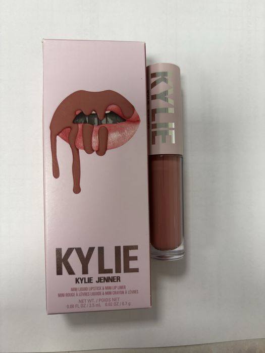 Kylie Jenner Kylie 808 wiralowy blyszczyk mat