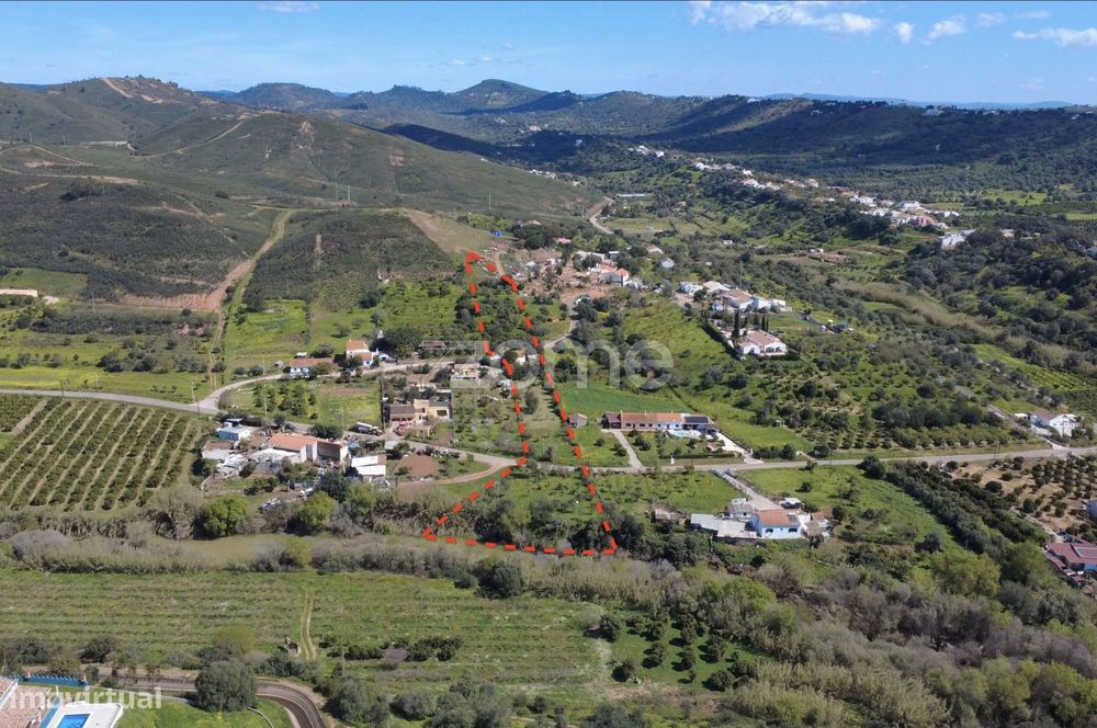 Moradia com terreno junto à Barragem do Arade
