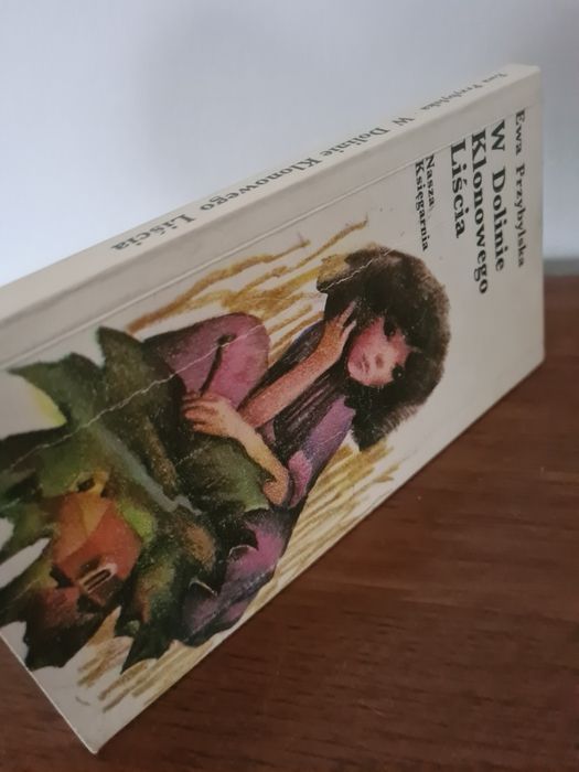 W Dolinie Klonowego Liścia - Ewa Przybylska