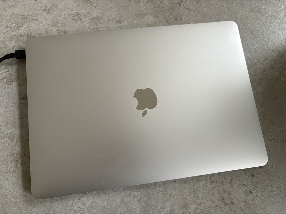 Macbook M1 air 8/256 silver