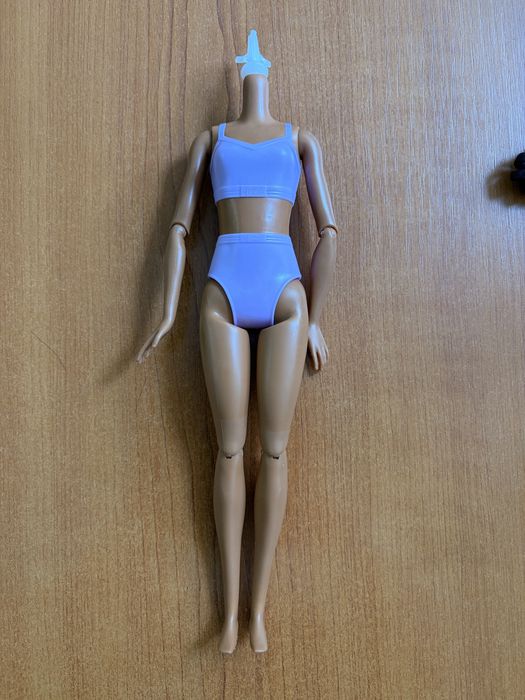 Шарнірне тіло від барбі-афроамериканки