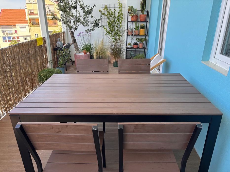 Mesa + 4 cadeiras para exterior. Ikea Falster usada em bom estado