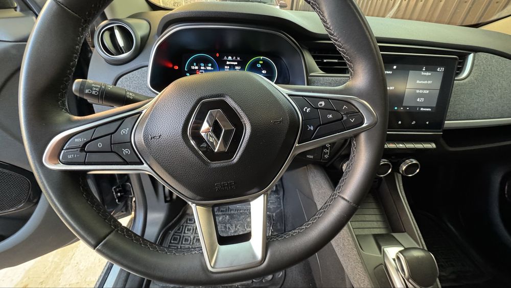 Рено зоя 2021 год свежая