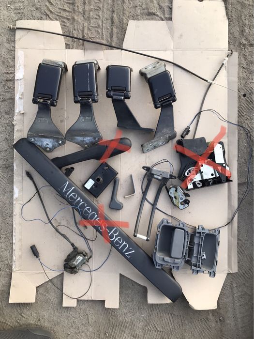 Петли задних дверей, уплотнитель и тд. на Mercedes Vito 639.