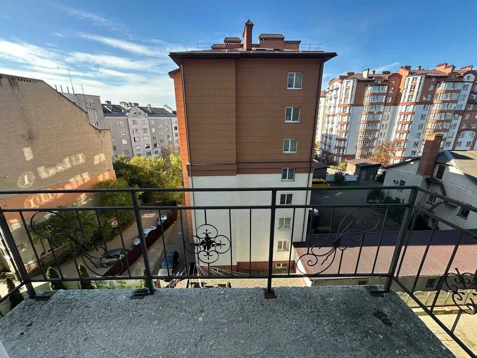 Готова до ремонту 1км з балконом! Обжитий будинок