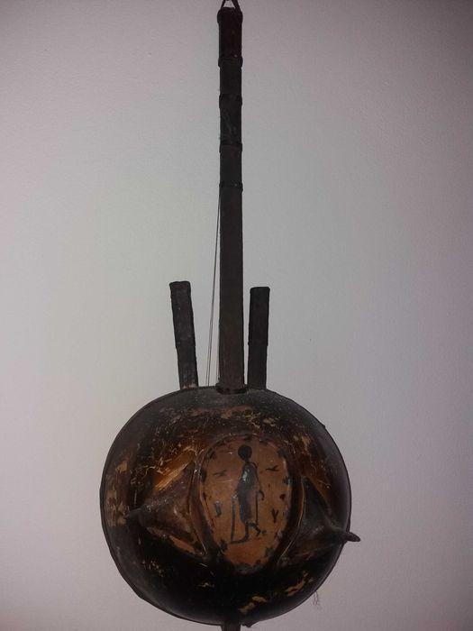 Instrumento de cordas africano