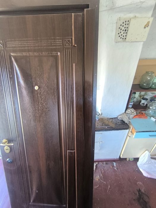 Двері вхідні продаю