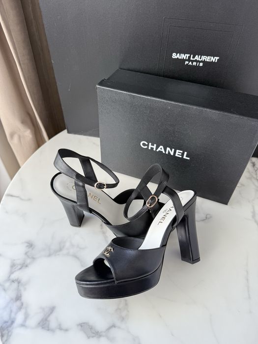 Sandały Chanel black leather