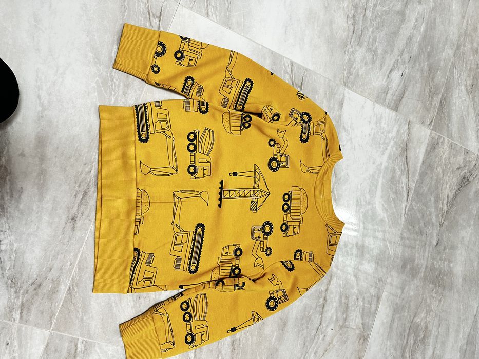 Свитер на флисе  на 122см.