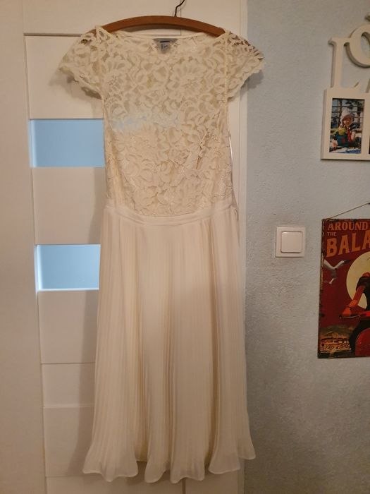 Elegancka sukienka plisy, koronka, ecru