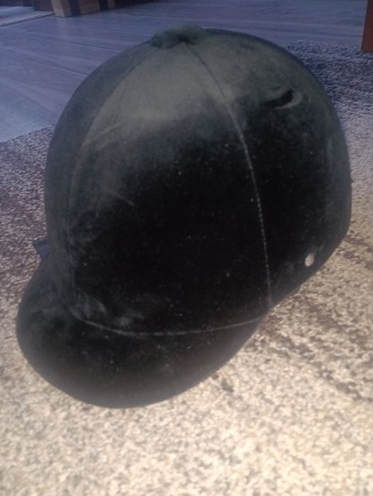 Kask jeździecki firmy Foganza - r. 56