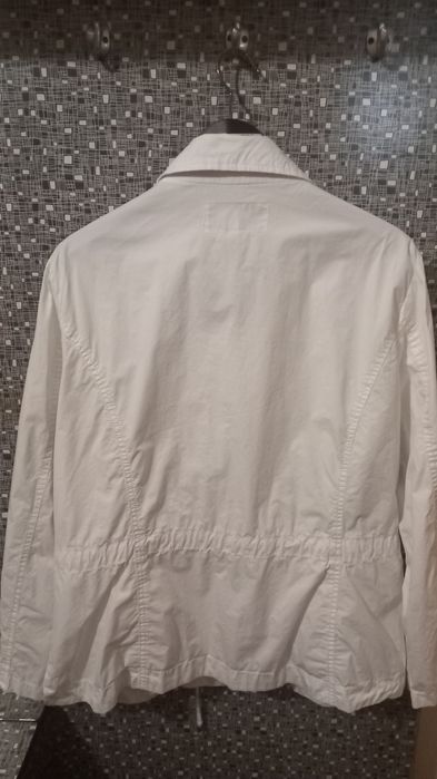 Женская ветровка.