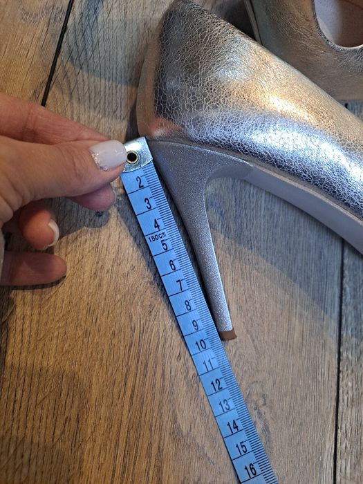 Złote skórzane szpilki 38