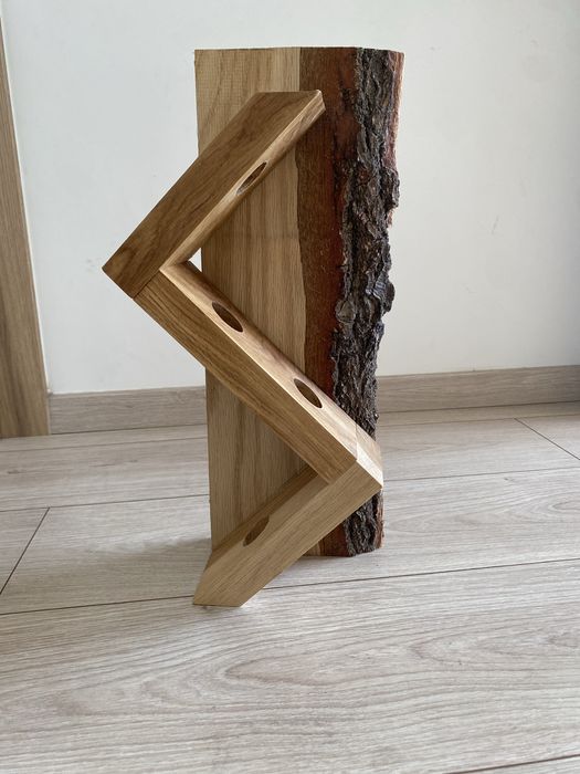 Drewniany stojak na wino