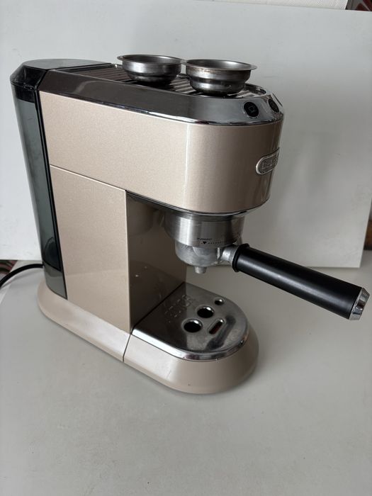 Maquina de cafe DeLinghi Dedica