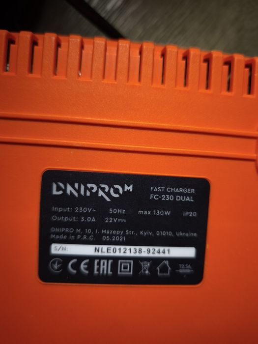 Аккумуляторы 2шт. 18 6.0ah + прожектор + зарядная станция